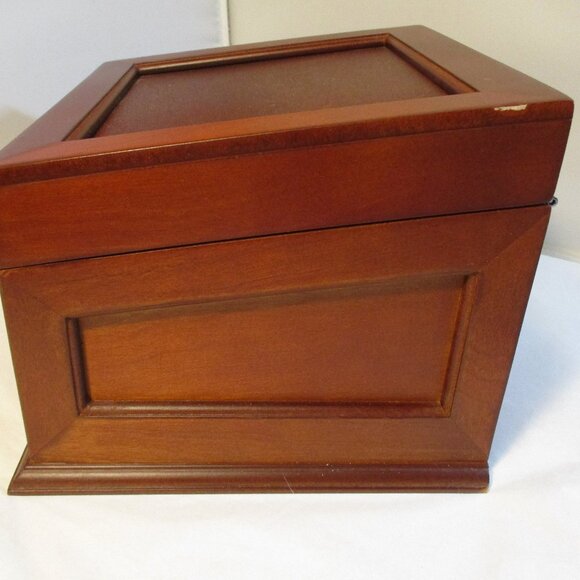 Nice Lift Top Locking Wood Storage Box with Key - Picture 6 of 10